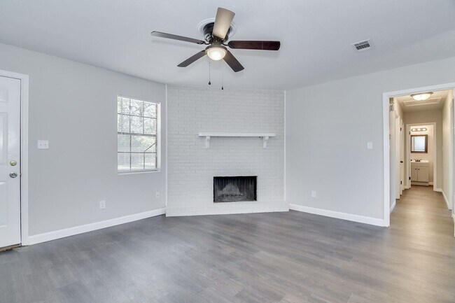 Building Photo - Excellent Newly Renovated Home!