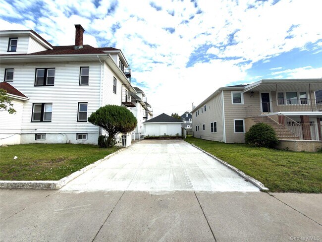 Building Photo - 517 Laurelton Blvd