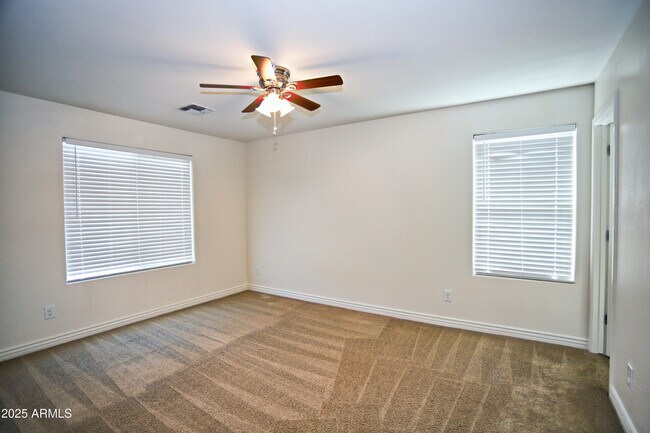 Building Photo - 1087 E Ibis St