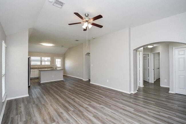 Building Photo - 946 Oak Falls Dr