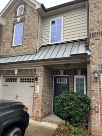 Building Photo - North High Point Townhome