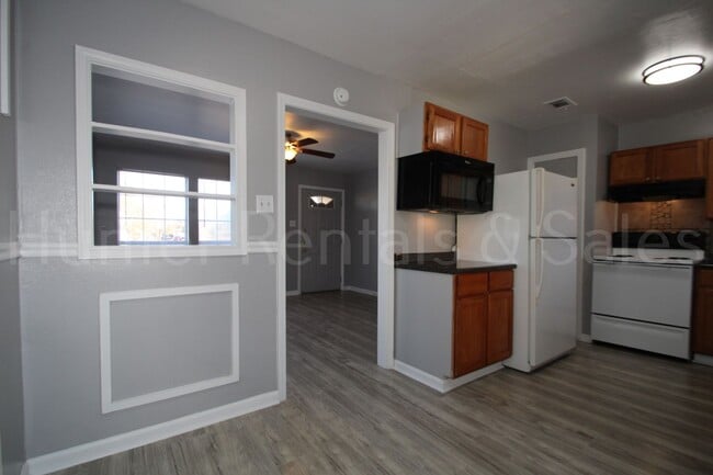 Building Photo - Well-Maintained Three-Bedroom In North Killeen!