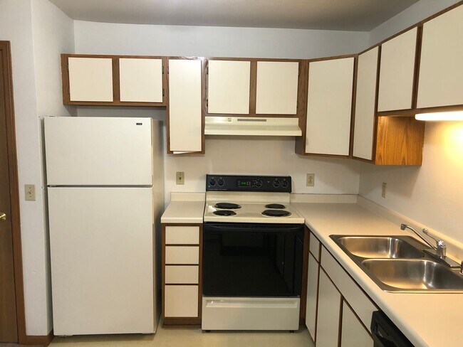 Building Photo - FIRST Months Rent FREE!