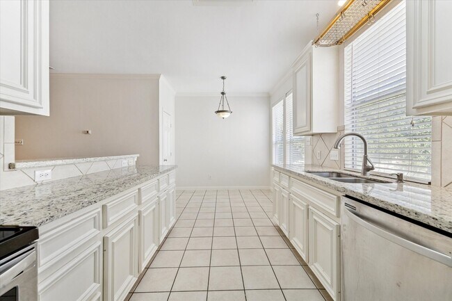 Building Photo - 1626 Genesee St