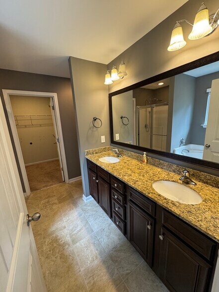 Building Photo - 440 Colony Lakes Dr