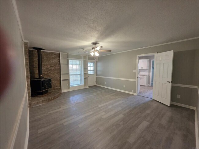 Building Photo - 744 Ledyard Pl