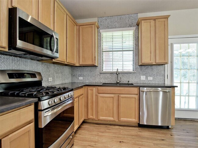 Building Photo - 9201 Brodie Ln