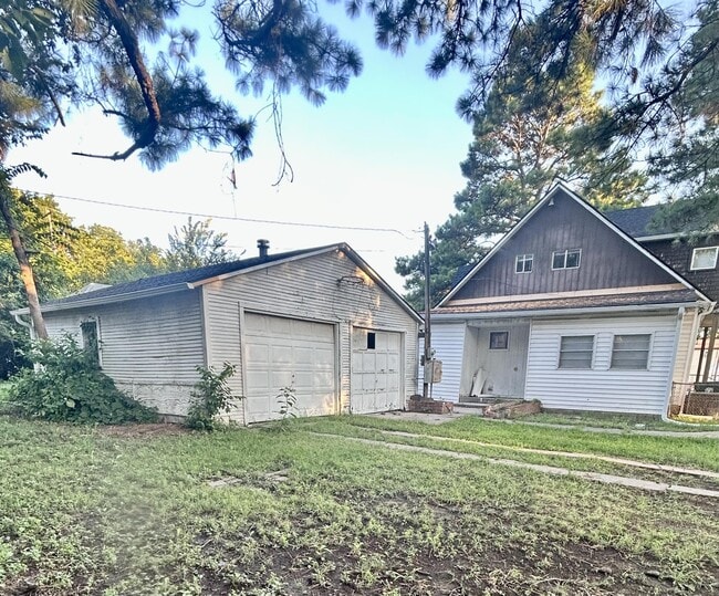 Building Photo - 1404 Callahan St