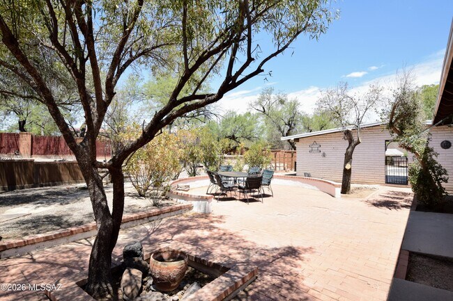 Building Photo - 6902 E Big Bear Dr