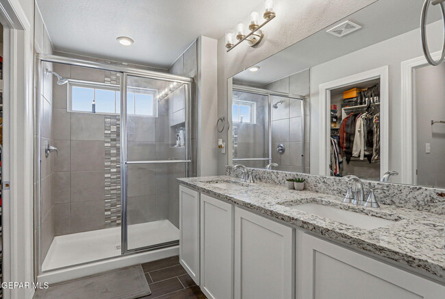 Building Photo - 13852 Paseo De La Luna Ave