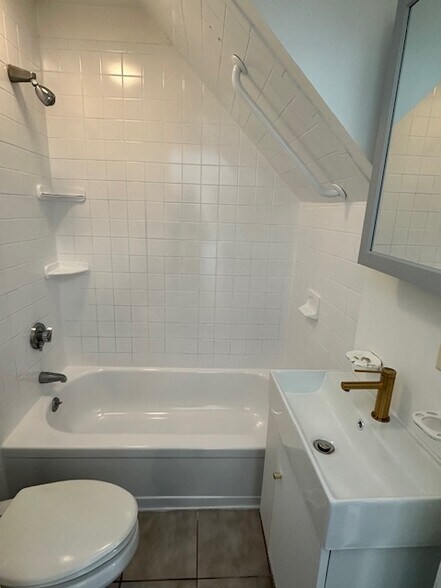 Building Photo - 7 Imrie Rd