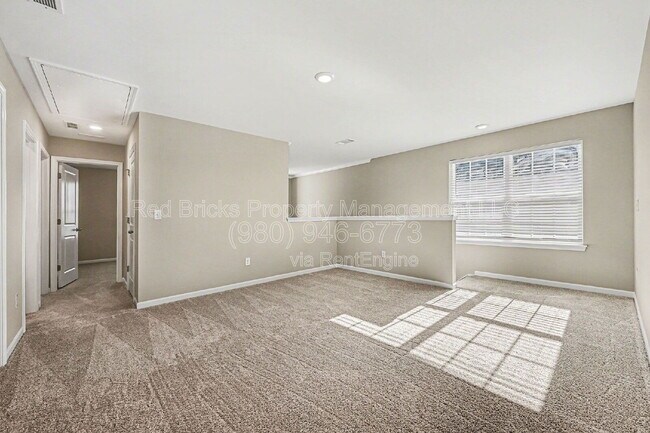 Building Photo - 435 Kennerly Center Dr