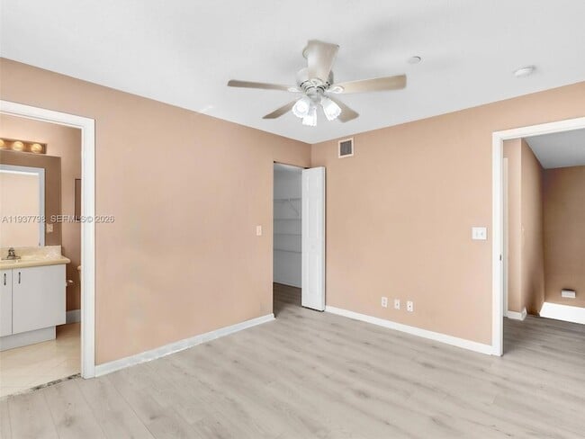 Building Photo - 3873 Tree Top Dr