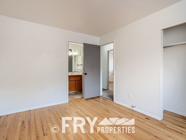 Building Photo - 3bed/1bath Half Duplex in Westminster