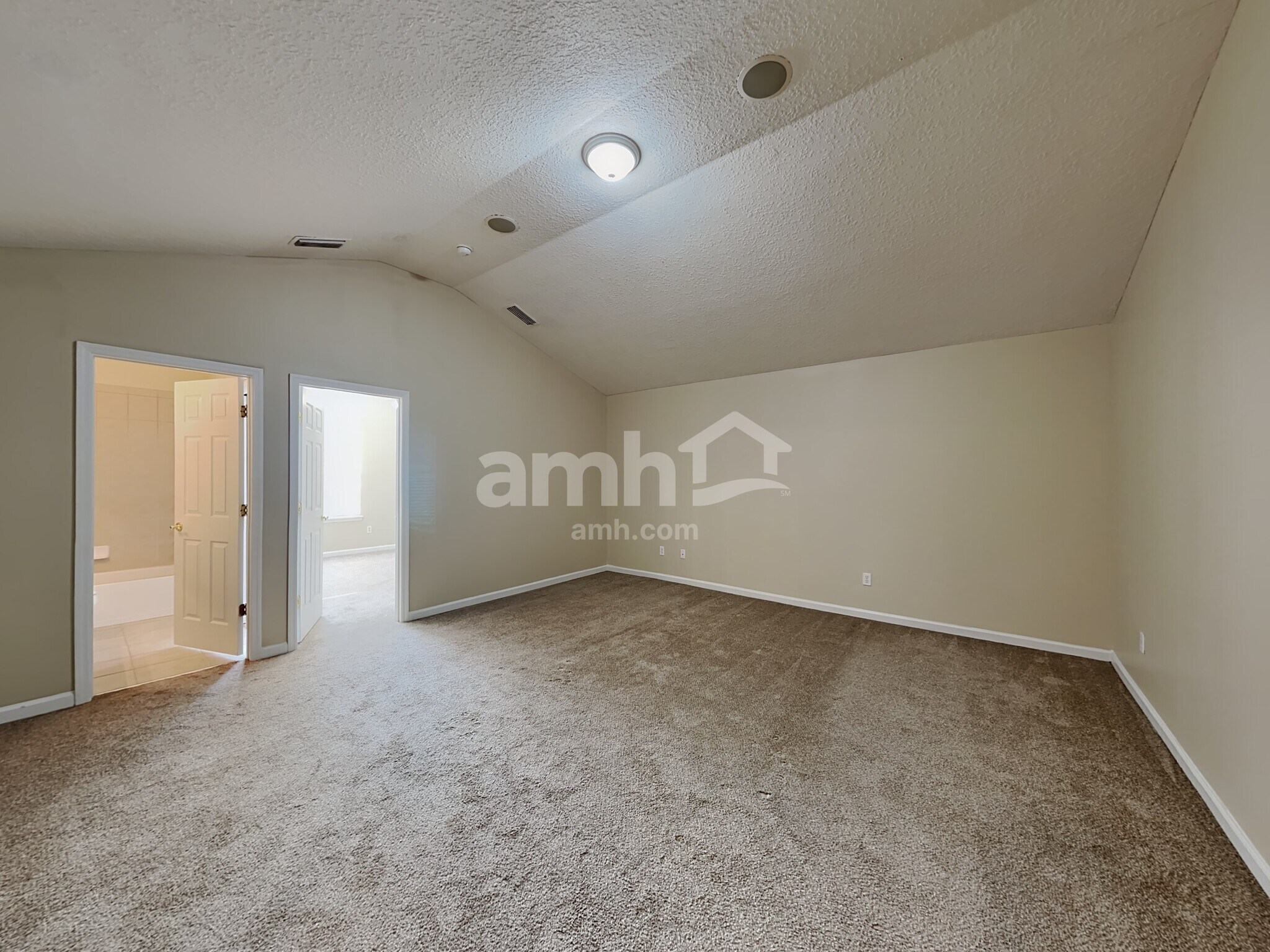Building Photo - 320 Valverde Ln