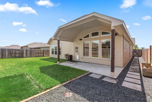 Building Photo - 2701 Bayrose Dr