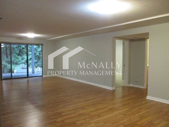 Building Photo - Spacious 3 Bedroom, 2.75 Bathroom Condo in Gig Harbor