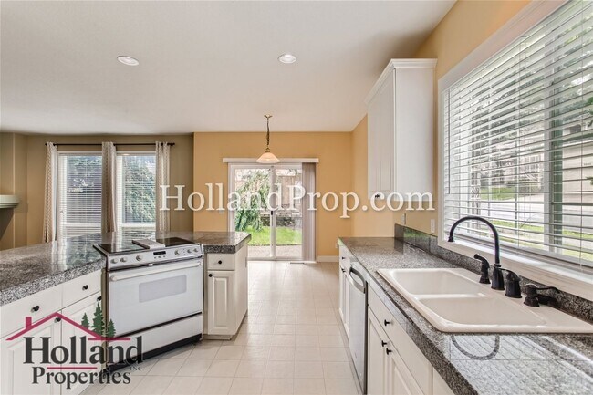 Building Photo - Beautiful 3-Bedroom Home with Dual Living Spaces & Private Backyard