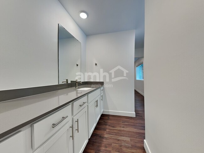 Building Photo - 8043 Dagny St SW