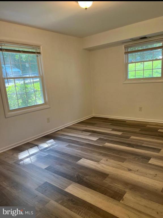 Building Photo - 3790 Lyndhurst Dr