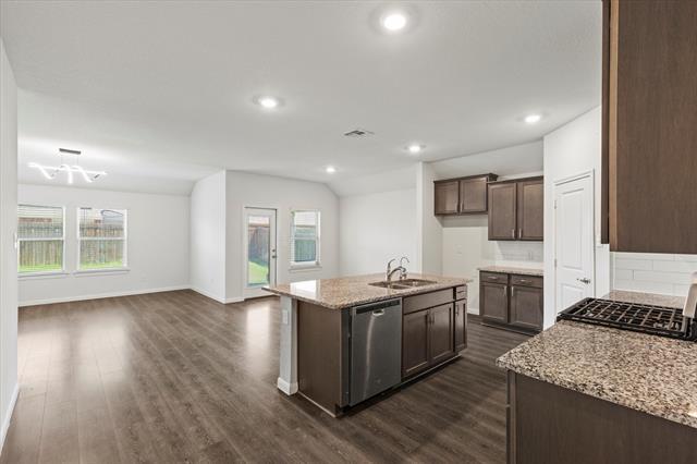Building Photo - 704 Range Dr