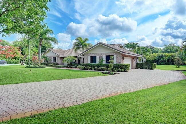 Building Photo - 7120 Hialeah Ln