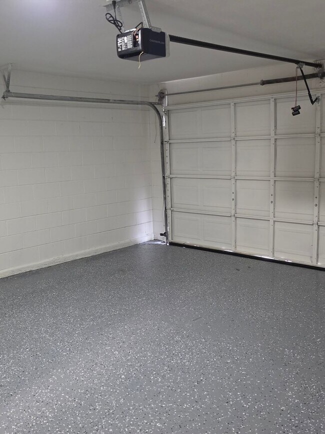 Building Photo - FOR RENT!!! SIMPLY STUNNING (REMODELED) 3 BEDROOM 2 BATH SINGLE FAMILY HOME...
