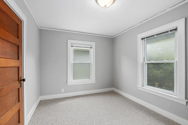 Building Photo - 220 Valley Ave SW