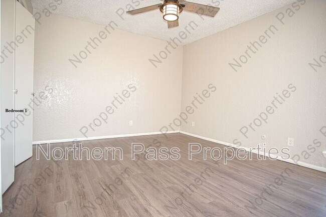 Building Photo - 4433 N Stanton St