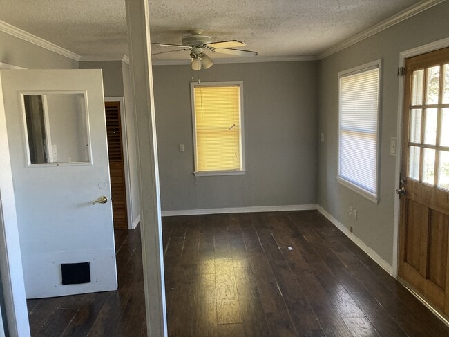 Building Photo - 735 Highland Pkwy