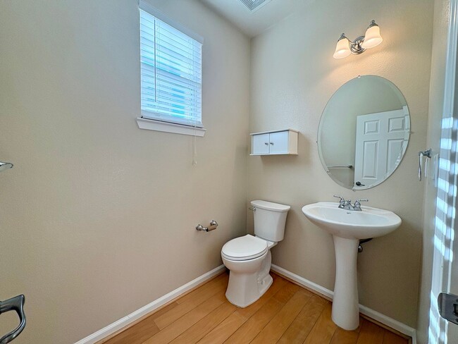 Building Photo - Beautiful 4 Bed 2.5 Bath Garin Ranch Home