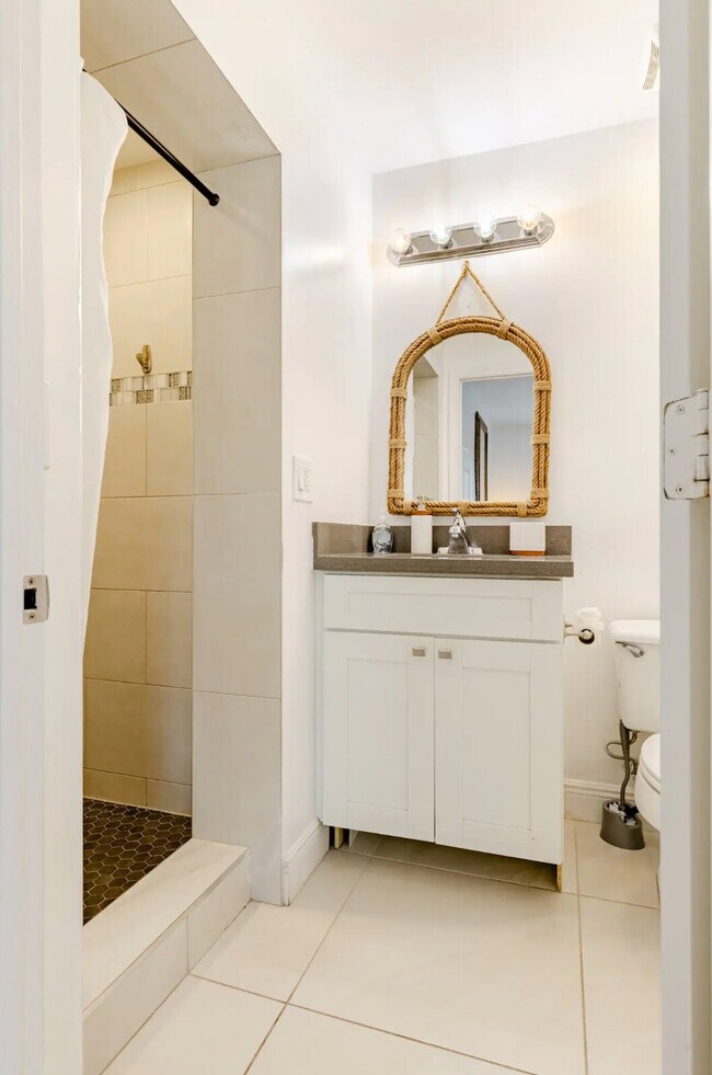 Building Photo - 415 S C St