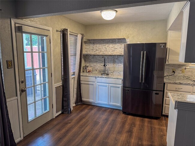 Building Photo - 1213 Idlewood Dr