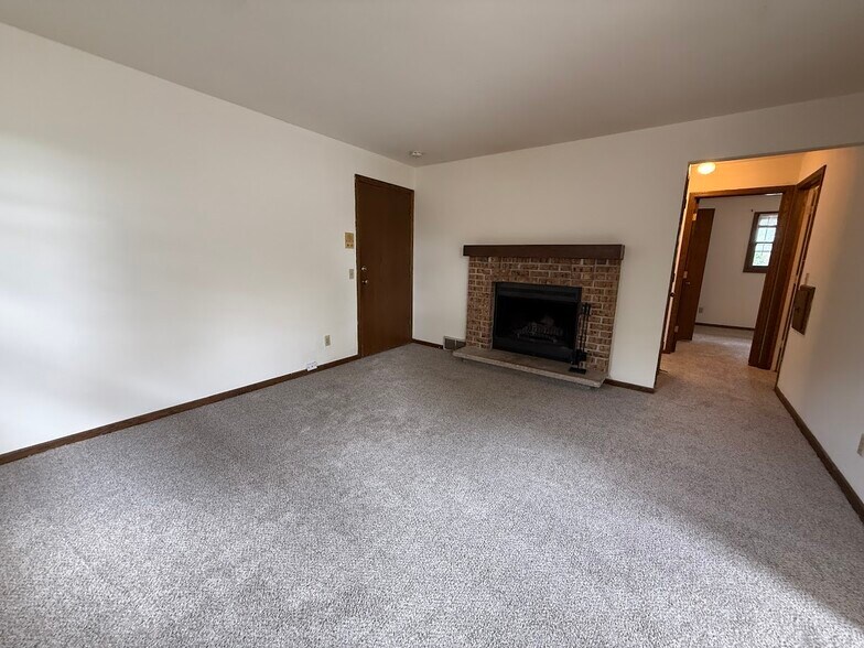 Building Photo - 2613 Smithfield Dr