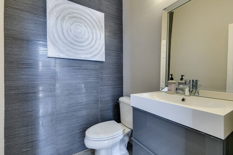 Building Photo - 65 Teahouse St