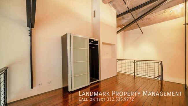 Building Photo - 758 N Larrabee St