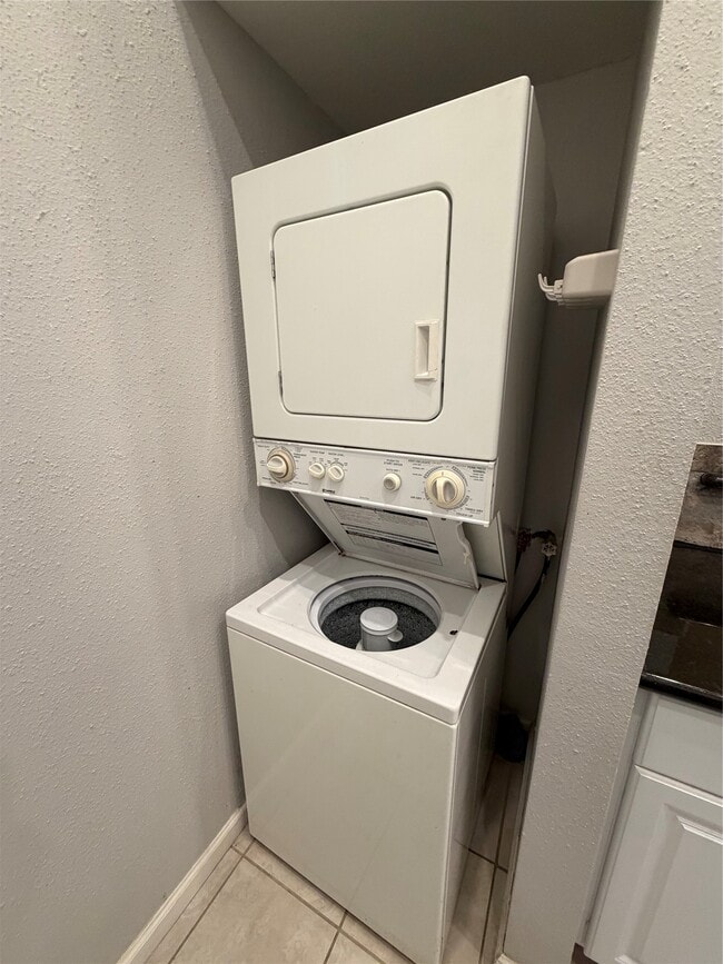 Building Photo - 2425 Augusta Dr