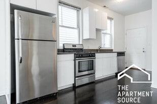 Building Photo - 2440 N Ashland Ave