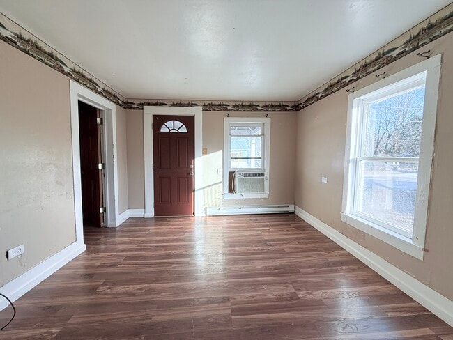 Building Photo - 114 Oak St