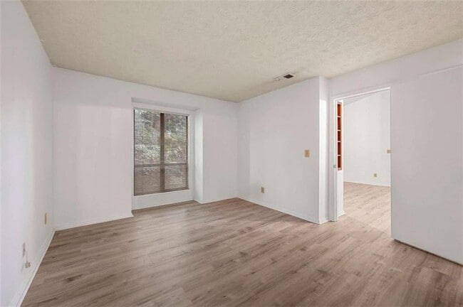 Building Photo - 1306 McClelen Way
