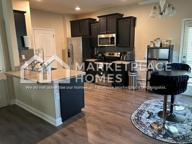 Building Photo - 6121 Hickory Ln Dr