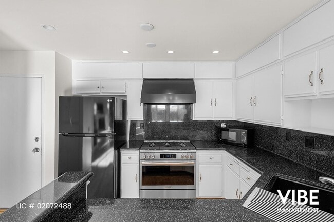 Building Photo - LOCATION, LOCATION, LOCATION!!!! "Hidden Canyon" w/ MOUNTAIN & SUNSET VIEWS