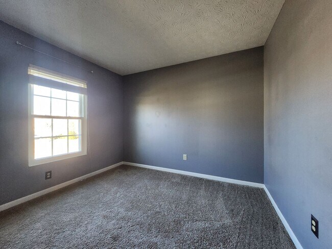 Building Photo - Beautiful 2-Story Home in Northmont School District