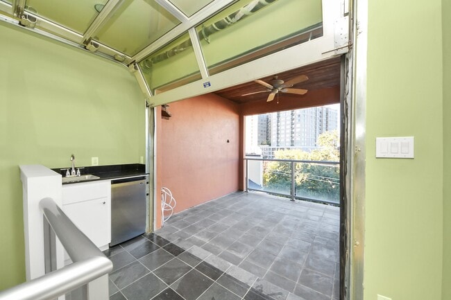 Building Photo - 1610 Calumet St