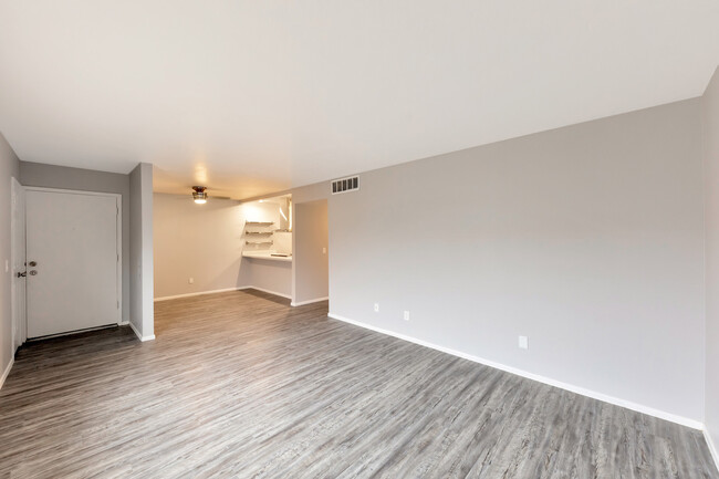 Building Photo - Modern Remodeled 2 Bedroom 2 Full Bath in ...