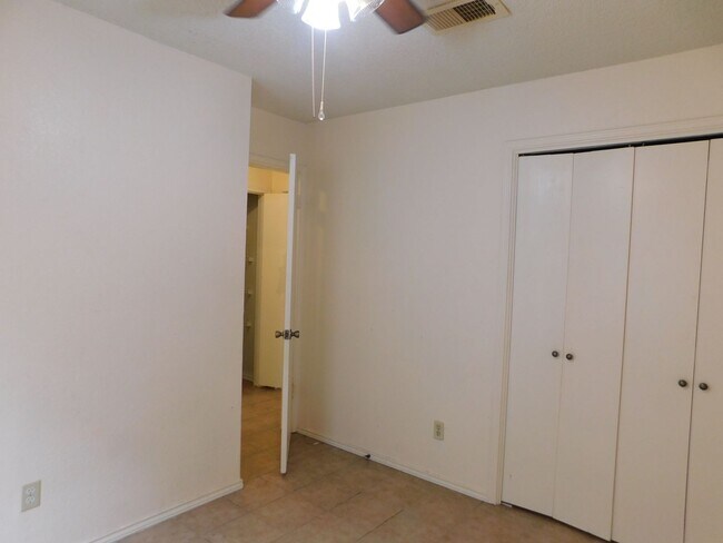 Building Photo - Stockton Properties  ( 2025/27 Redwing Way )