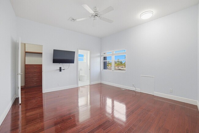 Building Photo - 2519 Barcelona Dr