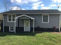 Building Photo - Beautiful Renovation in Kingston Springs!