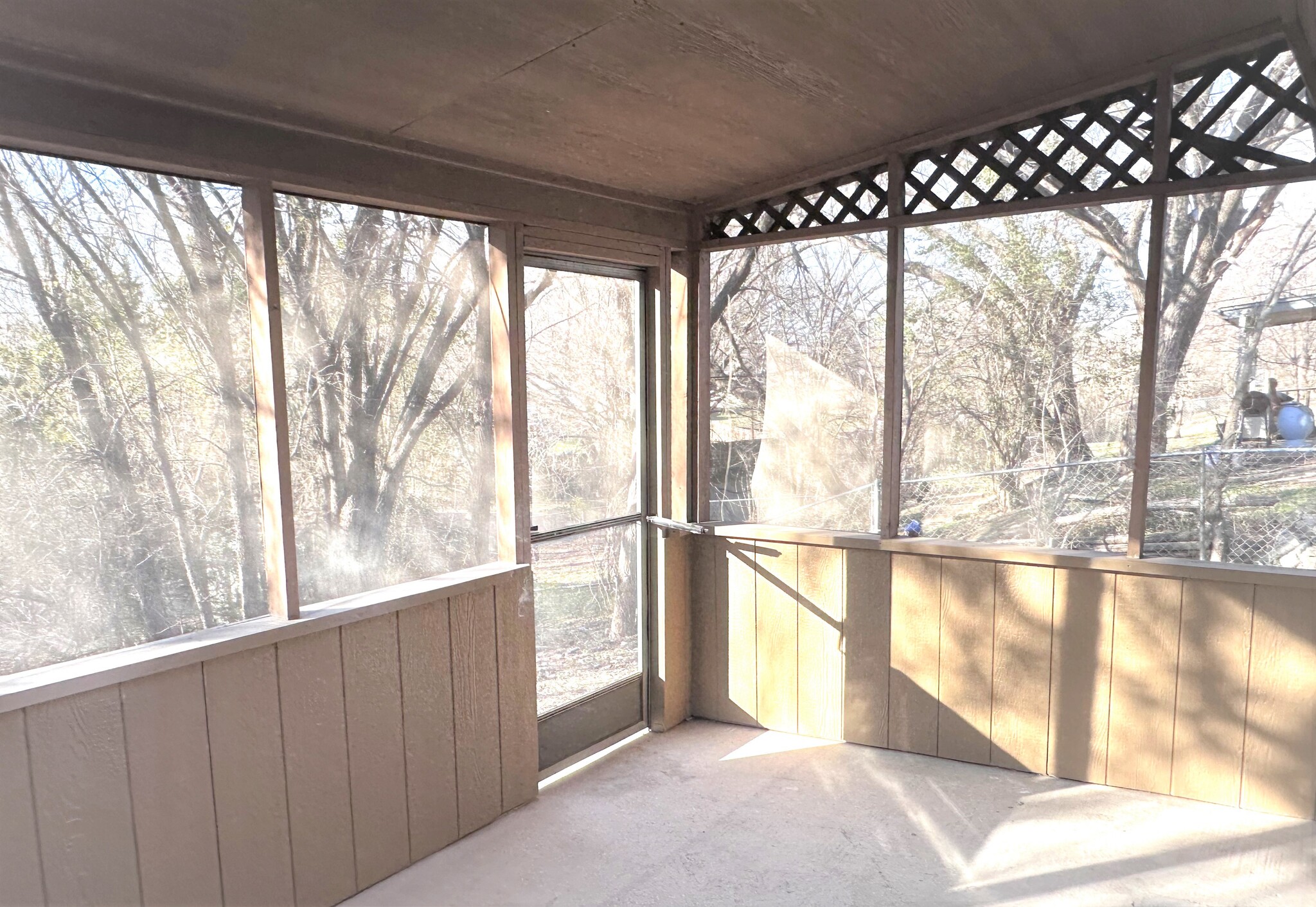 Building Photo - 2204 Phyllis Dr