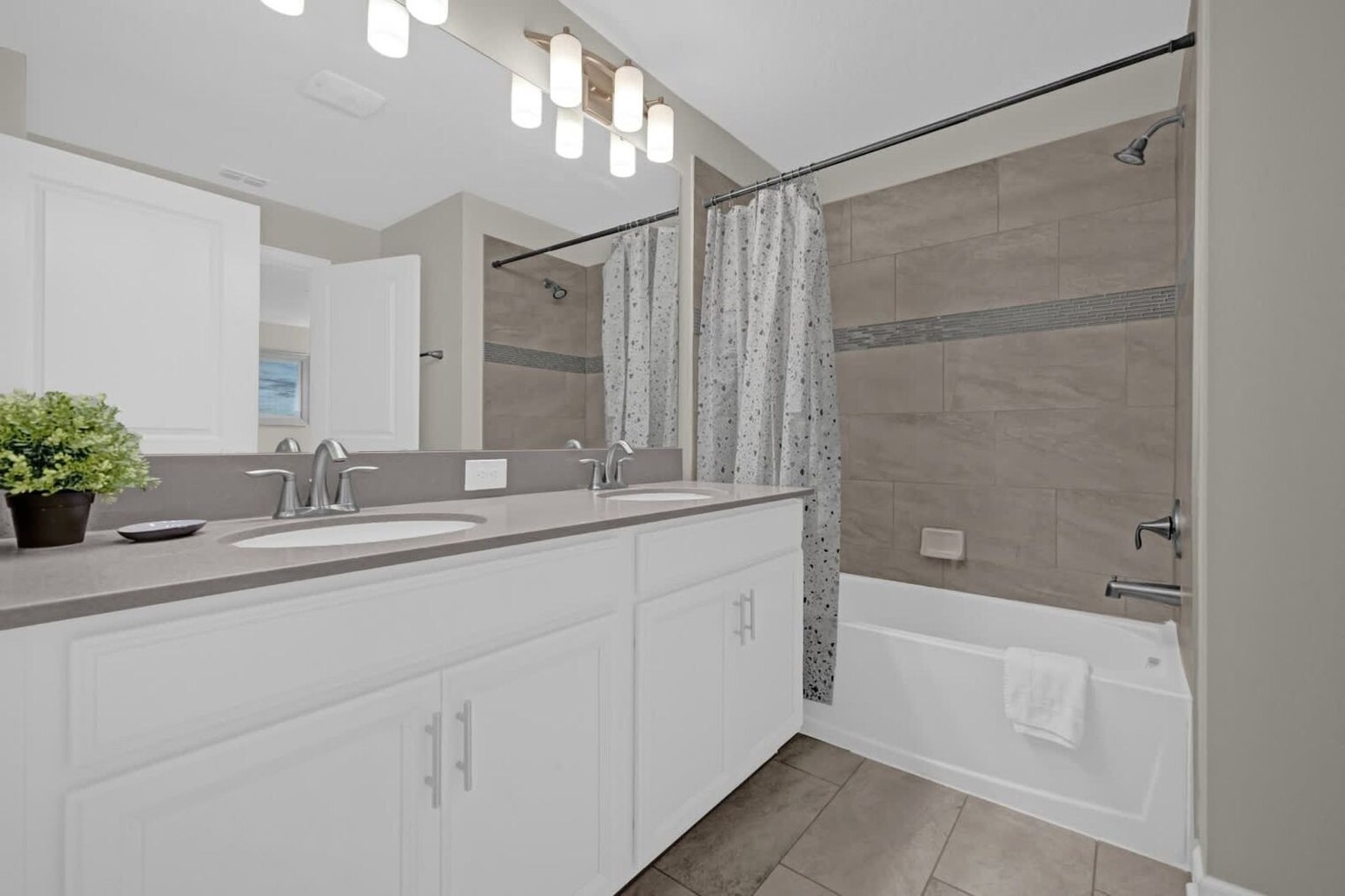 Building Photo - 8915 Stinger Dr